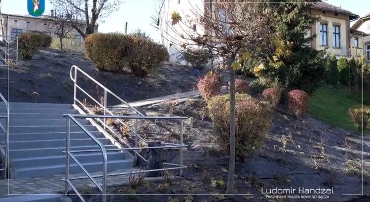 Kończy się remont schodów łączących Bulwar Narwiku z ul. Matejki