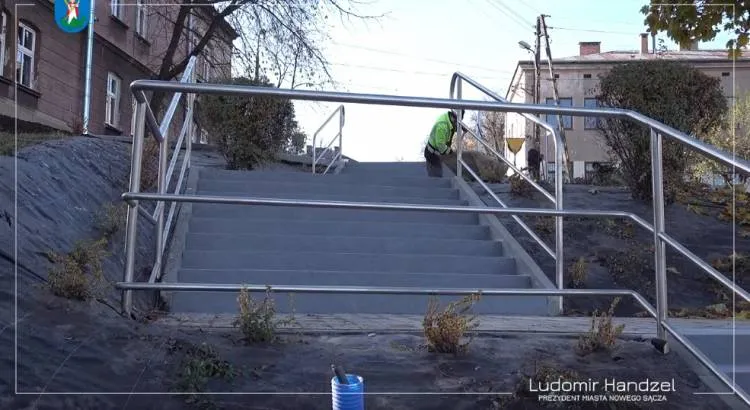 Kończy się remont schodów łączących Bulwar Narwiku z ul. Matejki
