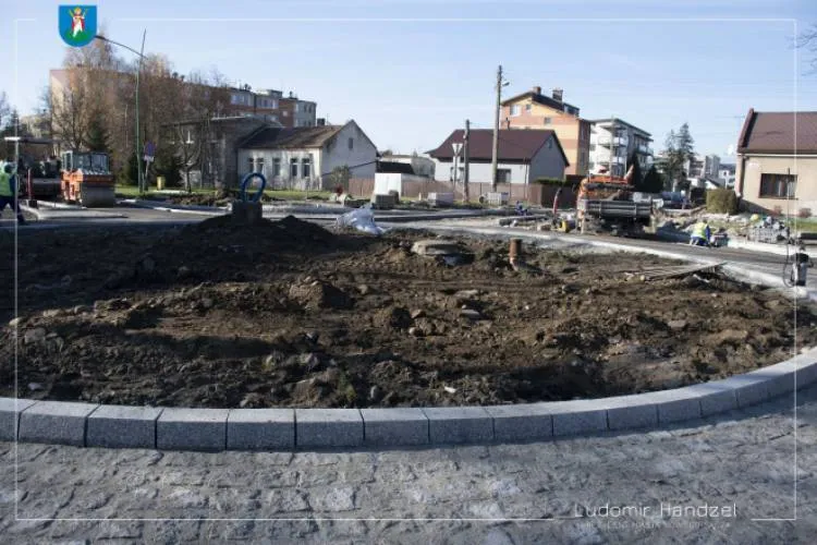 Trwa budowa nowego ronda przy ul. Broniewskiego