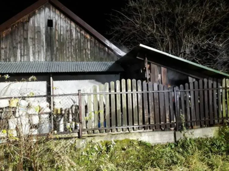 Pożar przybudówki z drewnem w Barcicach Dolnych