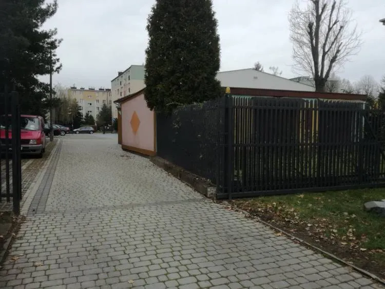 Na terenie Ogródka Jordanowskiego został otwarty tymczasowy parking dla samochodów osobowych