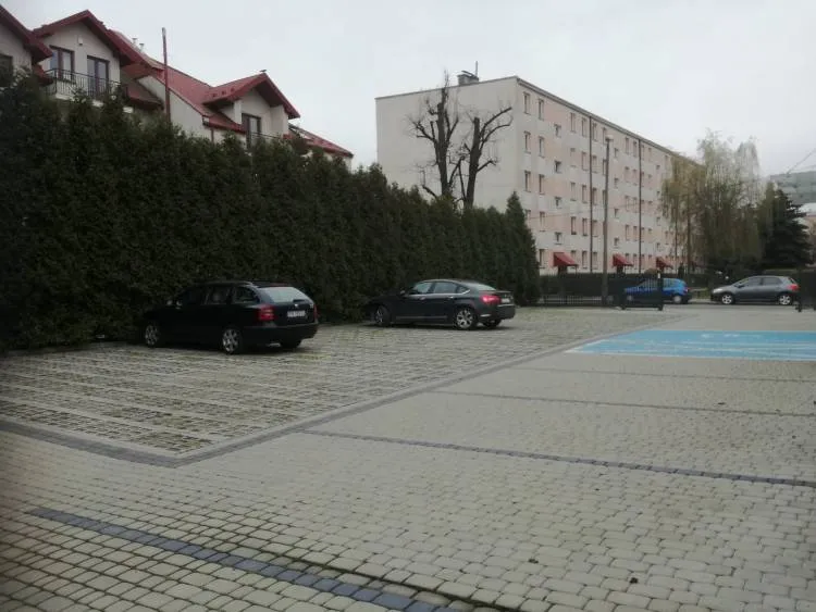 Na terenie Ogródka Jordanowskiego został otwarty tymczasowy parking dla samochodów osobowych