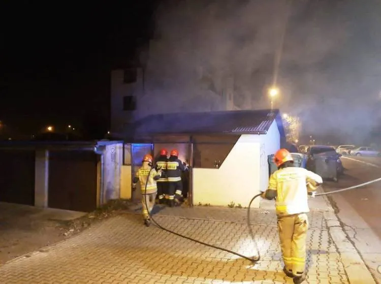 W ciągu jednego dnia strażacy gasili kilka pożarów pojemników na śmieci