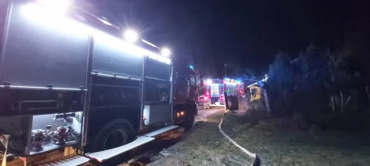 Binarowa: Strażacy gasili pożar drewnianego domu