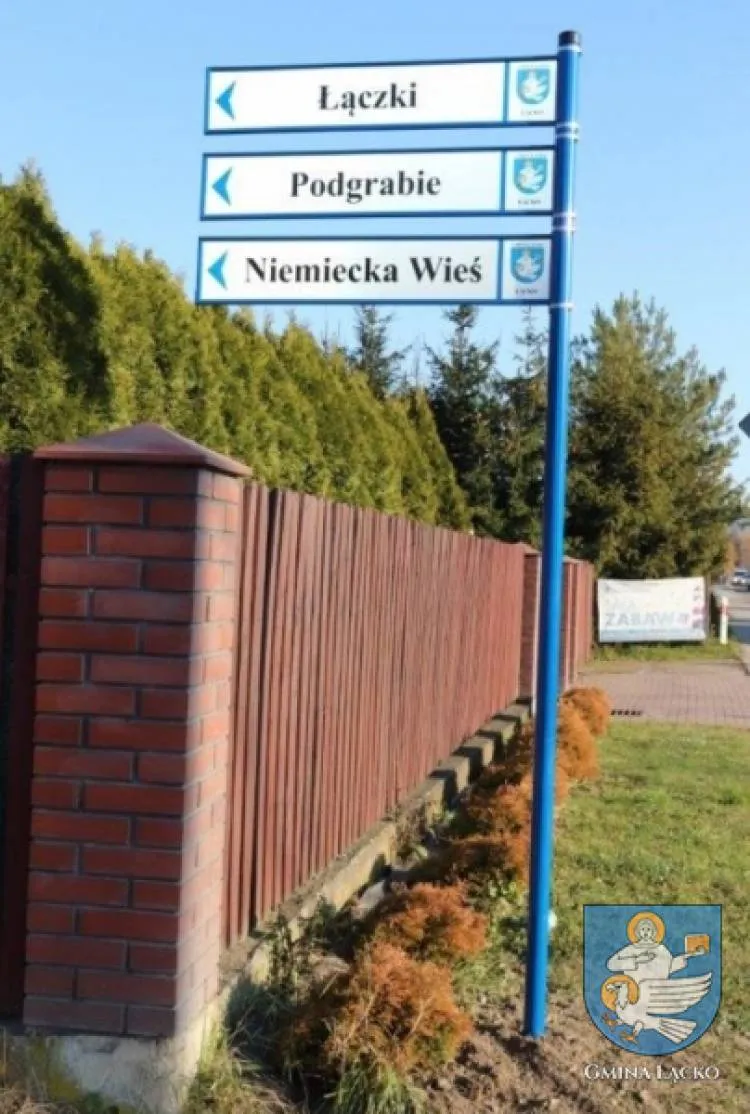 Łącko: We wszystkich miejscowościach gminy pojawiają się nowe tabliczki z oznakowaniem nazw przysiółków