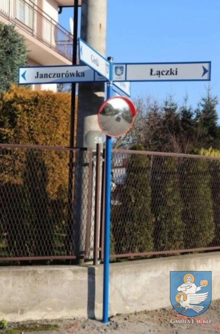 Łącko: We wszystkich miejscowościach gminy pojawiają się nowe tabliczki z oznakowaniem nazw przysiółków