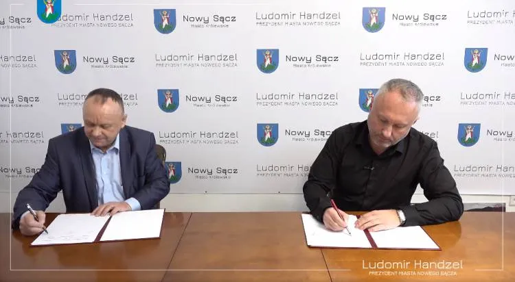Prezydent podpisał umowę na budowę nowego chodnika i ścieżki rowerowej przy ul. Lwowskiej