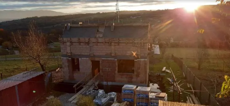 21 grudnia ONLINE Charytatywny Koncert Świąteczny Fundacji "Będzie Dobrze". Dochód z wydarzenia zostanie przeznaczony na dokończenie budowy domu dla Pani Doroty z Trzetrzewiny