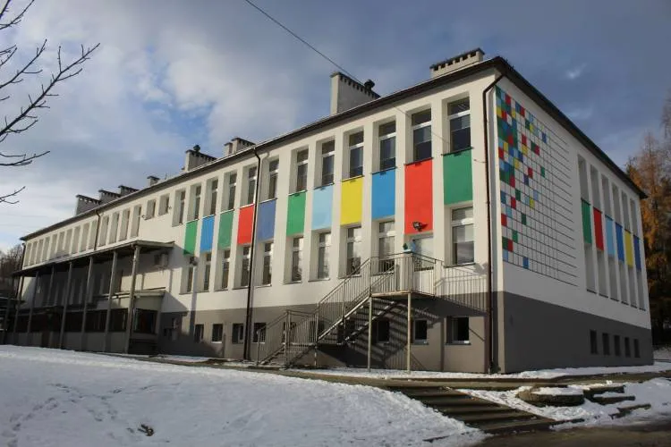 Zakończyła się termomodernizacja budynku Szkoły Podstawowej im. Świętej Kingi w Maciejowej