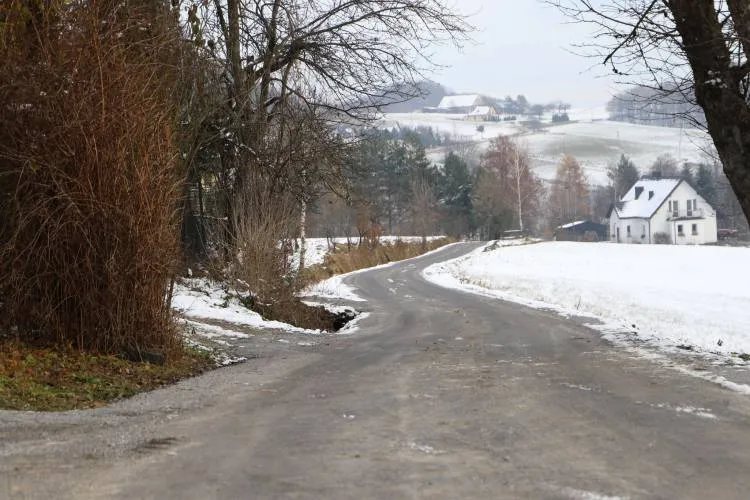 Gmina Limanowa: Zmodernizowano 5 odcinków dróg gminnych o długości prawie 2,5 km