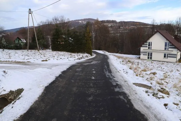 Gmina Limanowa: Zmodernizowano 5 odcinków dróg gminnych o długości prawie 2,5 km