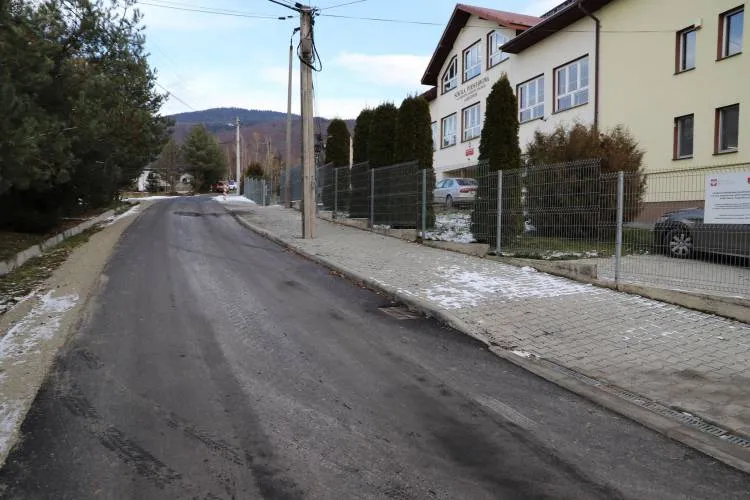 Gmina Limanowa: Zmodernizowano 5 odcinków dróg gminnych o długości prawie 2,5 km