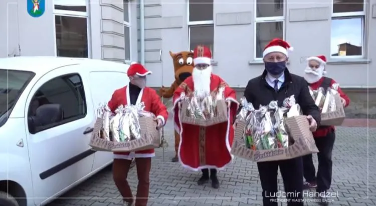 Prezydent wcielił się w rolę pomocnika Motomikołajów