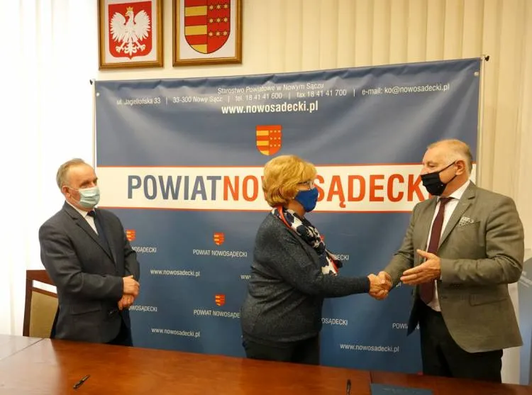 W Starostwie zostało podpisane porozumienie pomiędzy  Powiatem Nowosądeckim, a Stowarzyszeniem Sądecki Uniwersytet Trzeciego Wieku