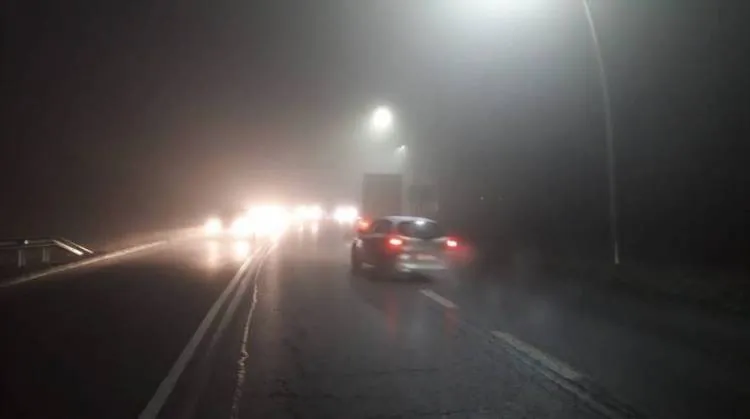 Kraksa na ul. Tarnowskiej. Pojazd osobowy zderzył się z ciężarówką