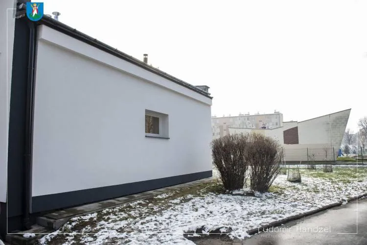 Budynek świetlicy środowiskowa na Osiedlu Millenium po gruntownym remoncie