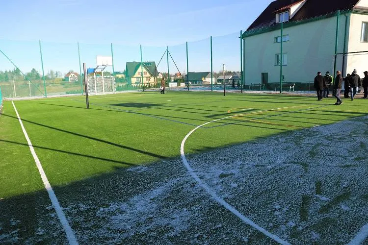 Zakończyła się przebudowa boiska sportowego w Starym Rybiu