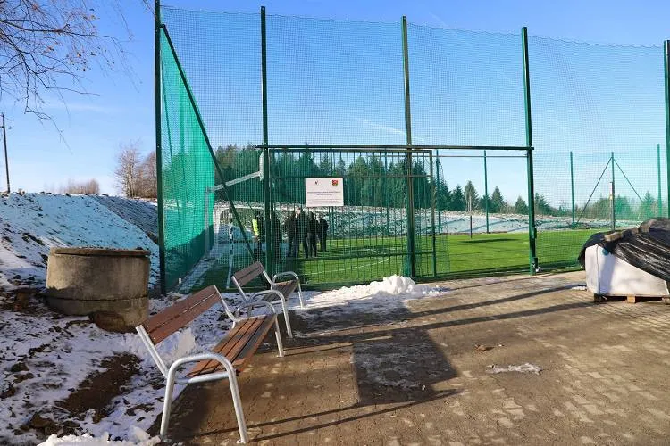 Zakończyła się przebudowa boiska sportowego w Starym Rybiu