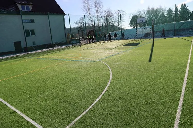 Zakończyła się przebudowa boiska sportowego w Starym Rybiu