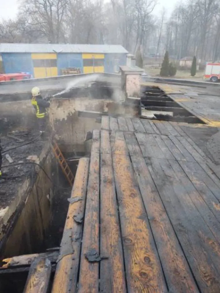 Pożar budynku produkcyjno-magazynowego na ul. Wolskiej. Strażacy przez blisko 4 godziny walczyli z ogniem