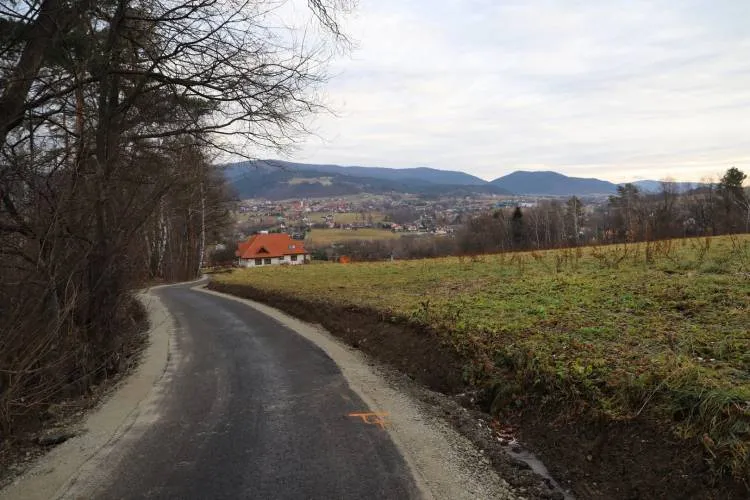 Gmina Limanowa: Kolejne wyremontowane odcinki dróg odebrane