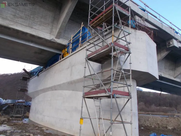 Konstrukcja mostu na rzece Dunajec w miejscowości Kurów ma już 540 m długości