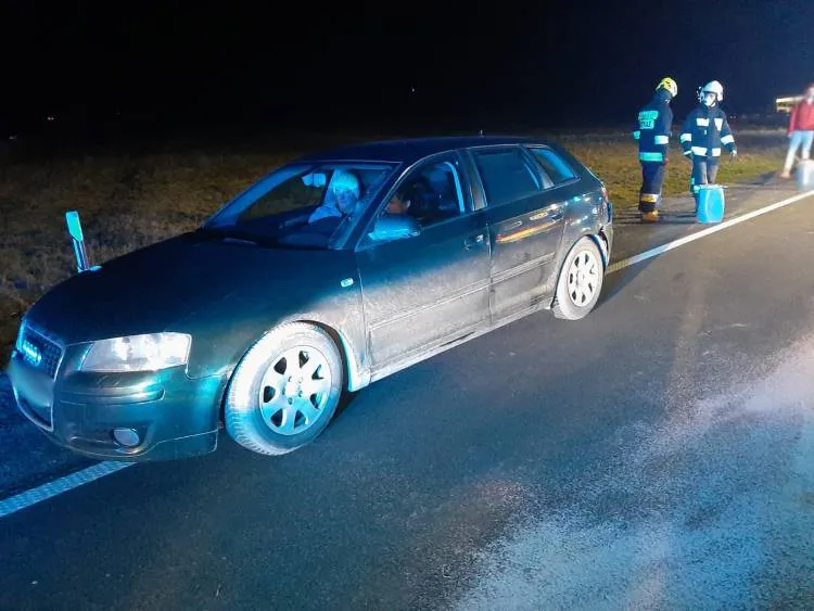Wypadek w Ptaszkowej. 10 uczestników zdarzenia. Dwie poszkodowane osoby trafiły do szpitala