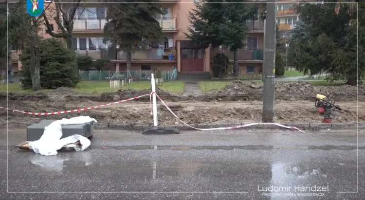 Trwa remont chodnika i zatoki postojowej przy ul. Stramki Nowy Sącz