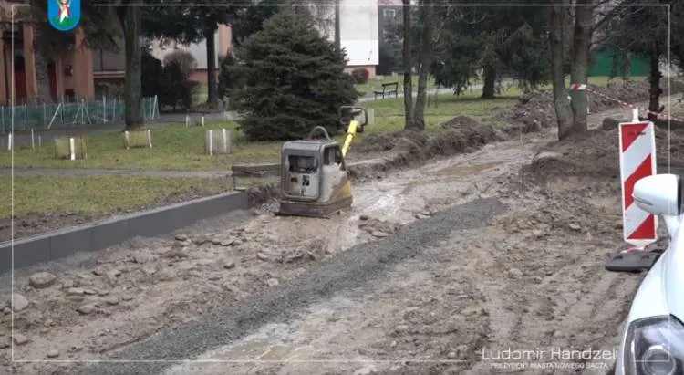 Trwa remont chodnika i zatoki postojowej przy ul. Stramki Nowy Sącz