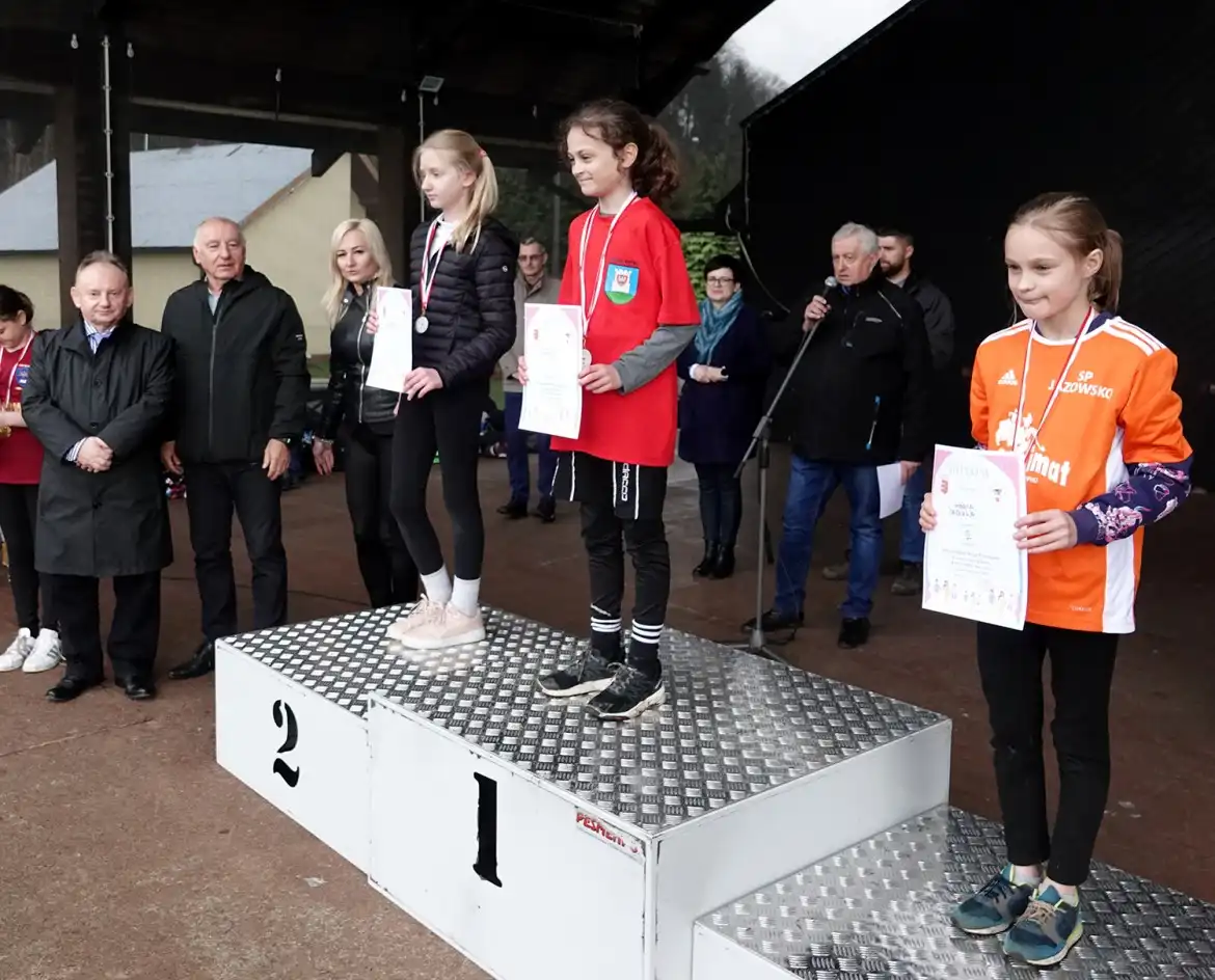 Mistrzostwa Powiatu w biegach przełajowych. W zawodach uczestniczyło blisko 800 dzieci ze szkół podstawowych i średnich z Sądecczyzny