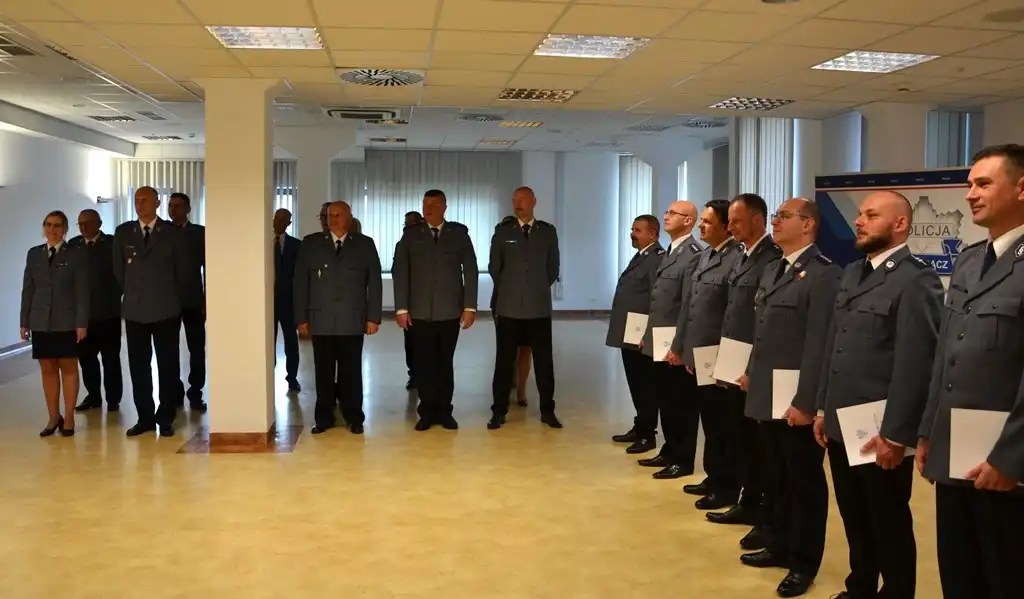 Zmiany kadrowe w sądeckiej Policji. Dziewięciu funkcjonariuszy mianowanych na wyższe stanowiska służbowe