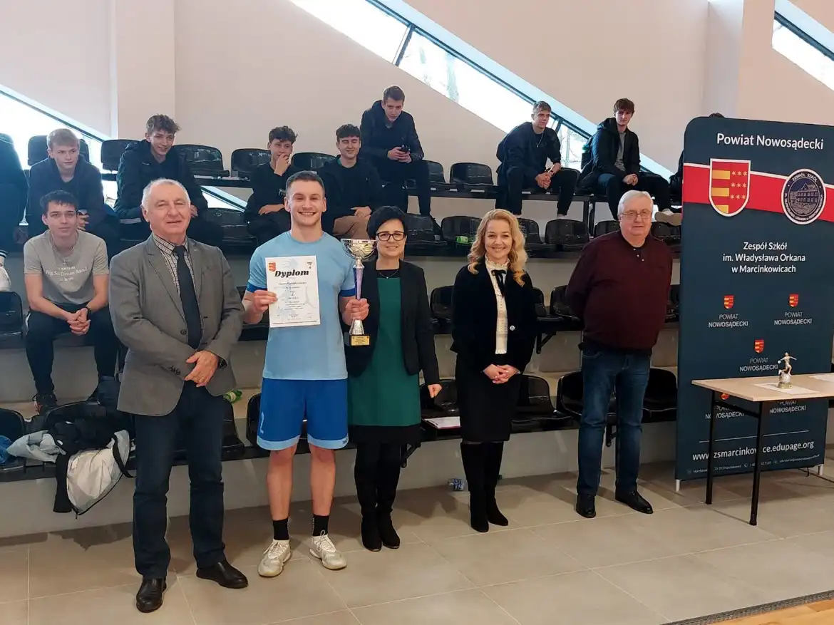 Turniej piłki ręcznej w Marcinkowicach. Najlepsi okazali się Licealiści z Grybowa