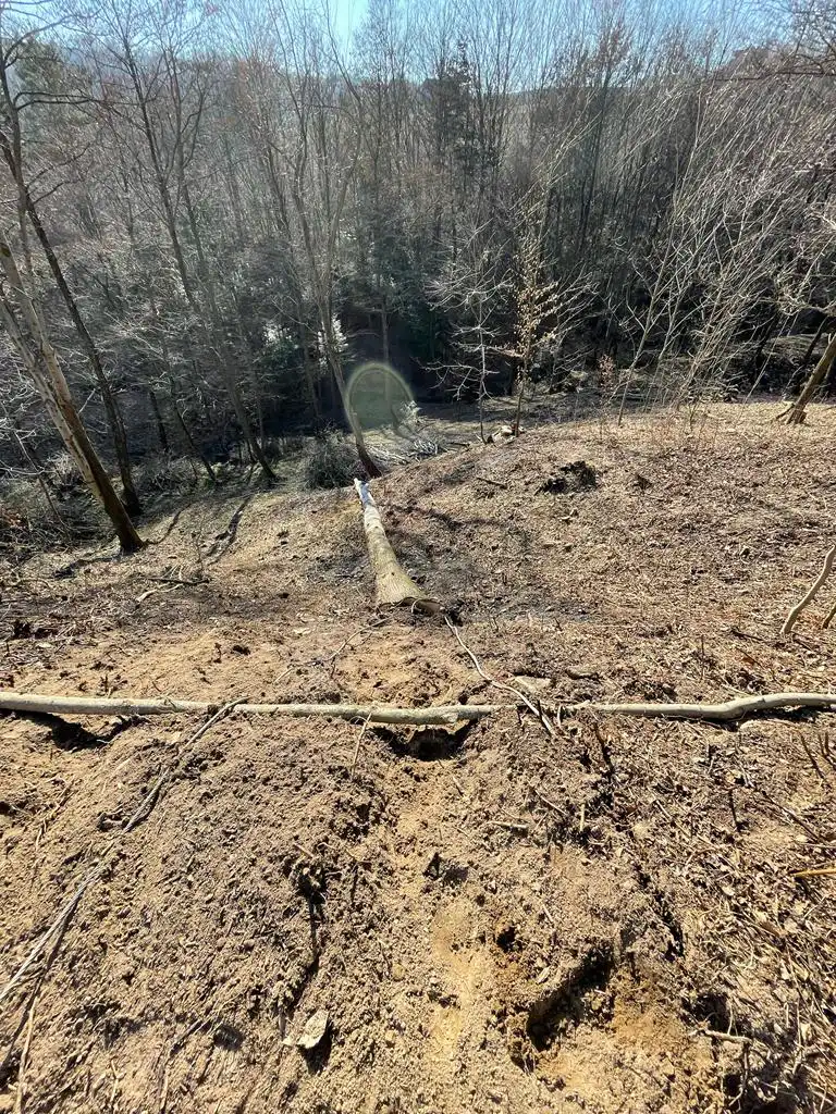 Wypadek w Jasiennej. Ciągnik rolniczy przygniótł mężczyznę
