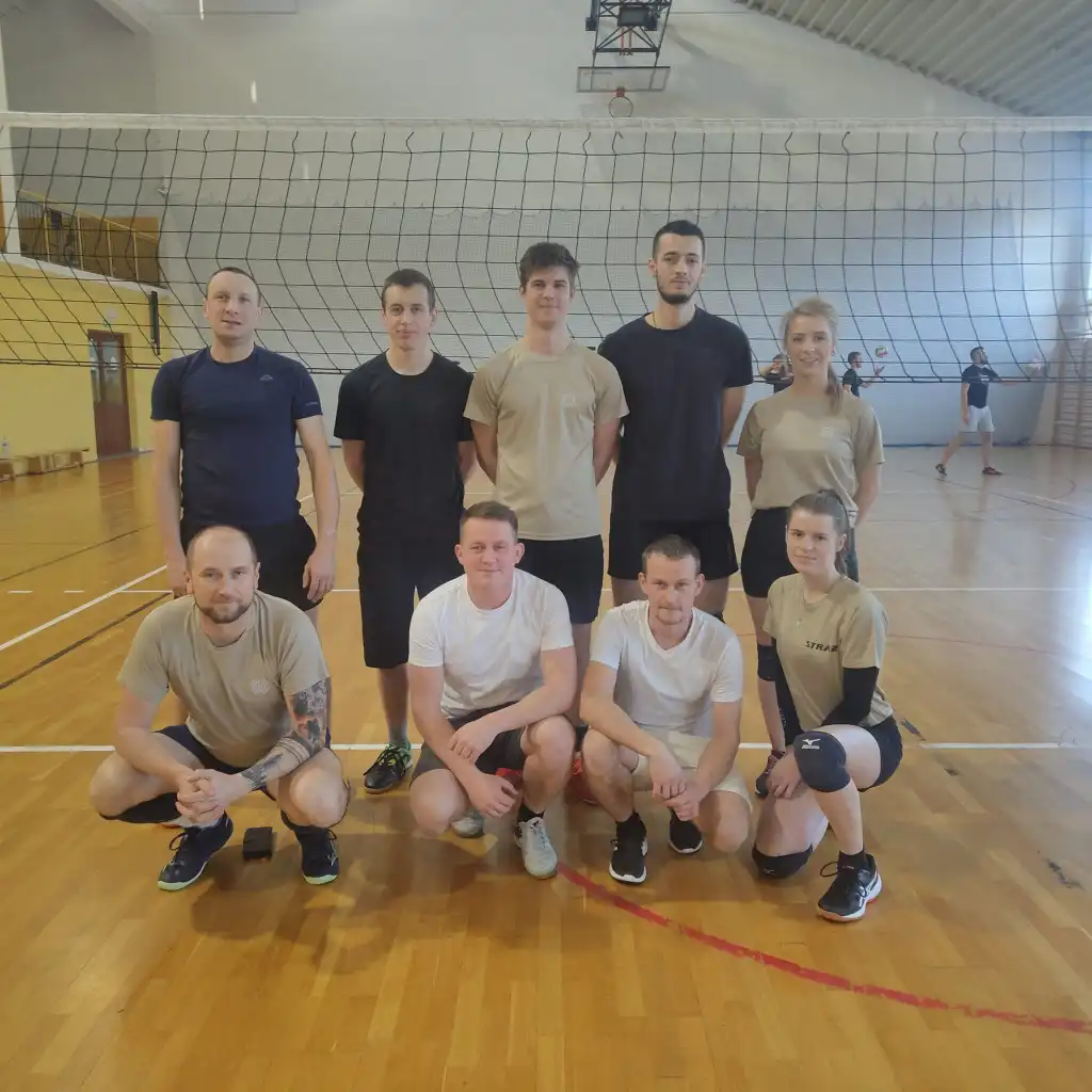 Strażacy w akcji na boisku. Turniej Piłki Siatkowej w Tymbarku