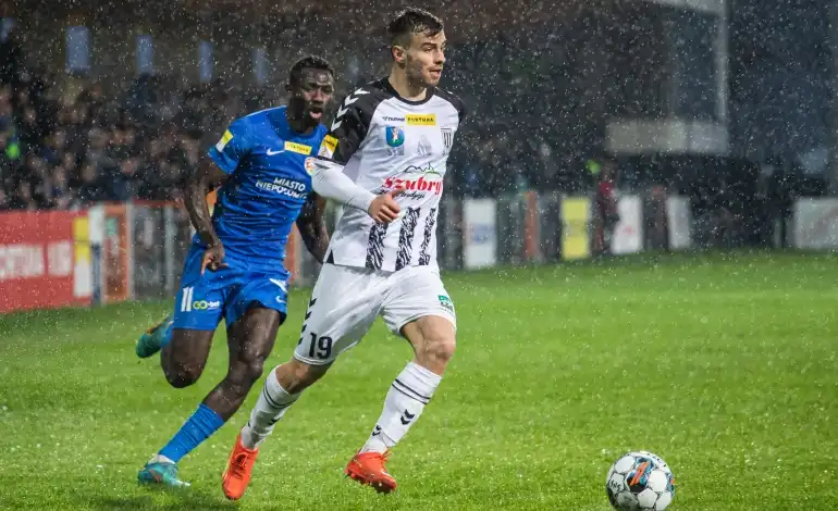 Sandecja przegrywa z Puszczą Niepołomice