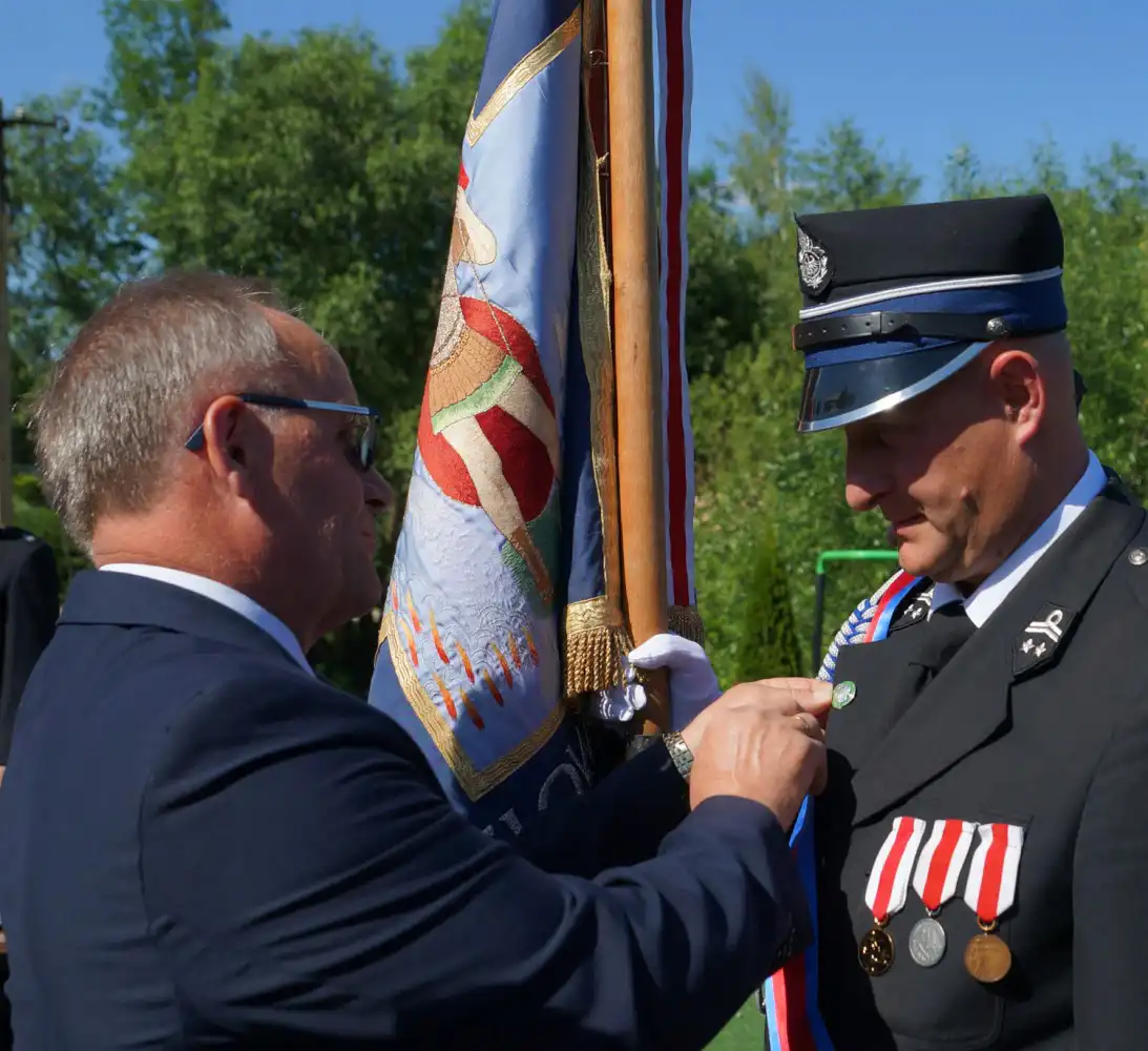 Nowy samochód i podziękowania za służbę na 70-lecie OSP Krużlowa Niżna