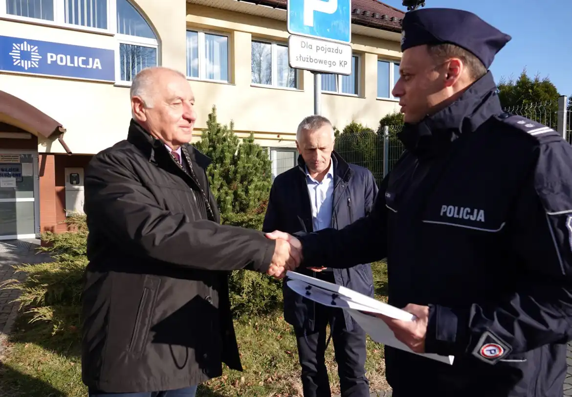 Starosądeccy policjanci mają nowy radiowóz