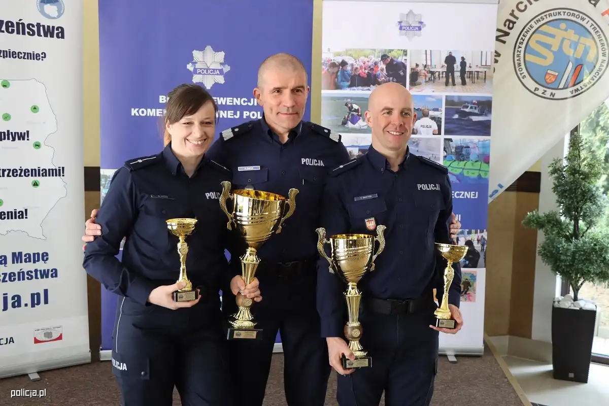 Policjanci zachęcają do wstąpienia w swoje szeregi