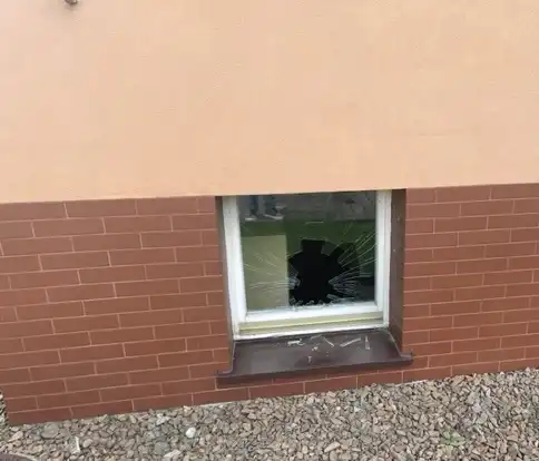 Zdemolowali szkołę i inne obiekty w Gródku nad Dunajcem. Dwóm młodym wandalom grozi do 5 lat więzienia