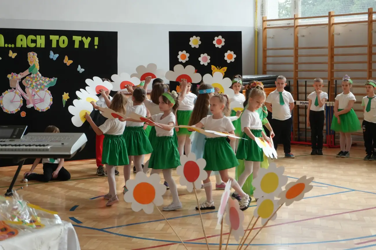 Radosne powitanie wiosny i przyszłych uczniów w Sękowej