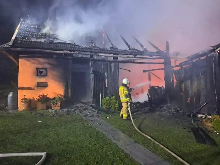 Pożar w Grybowie. Walka z ogniem na osiedlu Biała Wyżna