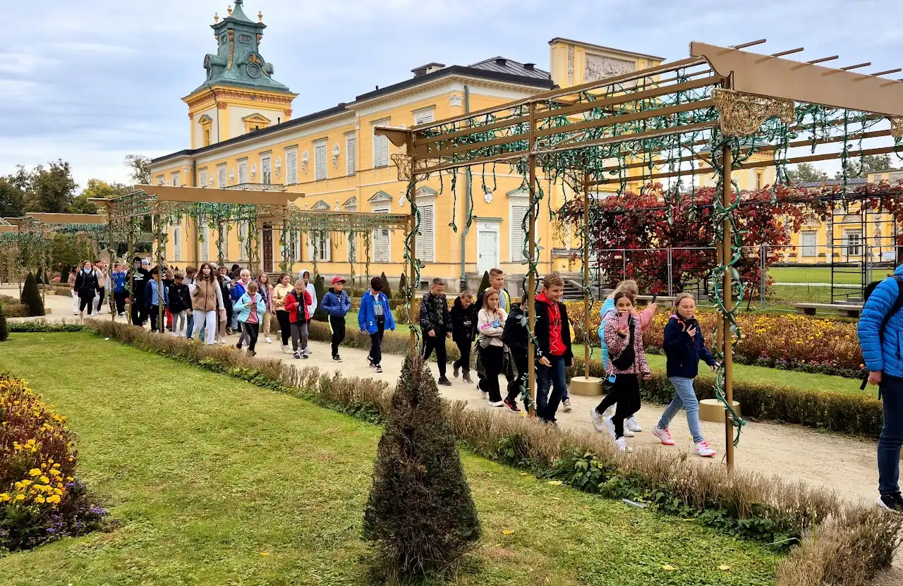 Warszawska przygoda z historią i nauką. Wycieczka uczniów z Kasiny Wielkiej
