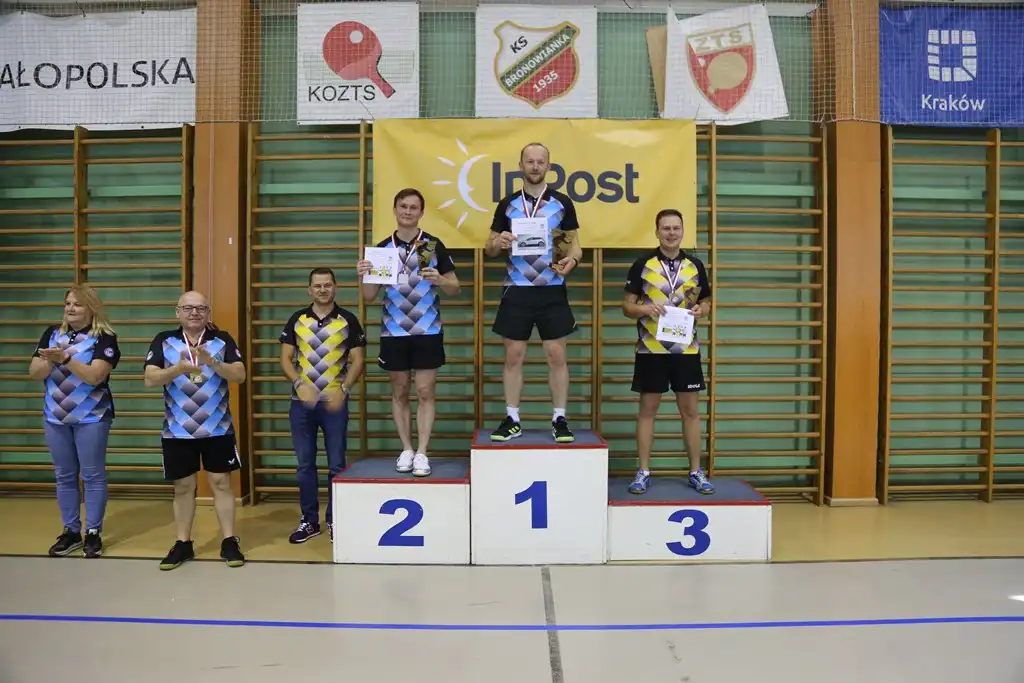 Sądecki policjant z drugim miejscem w Turnieju Tenisa Stołowego