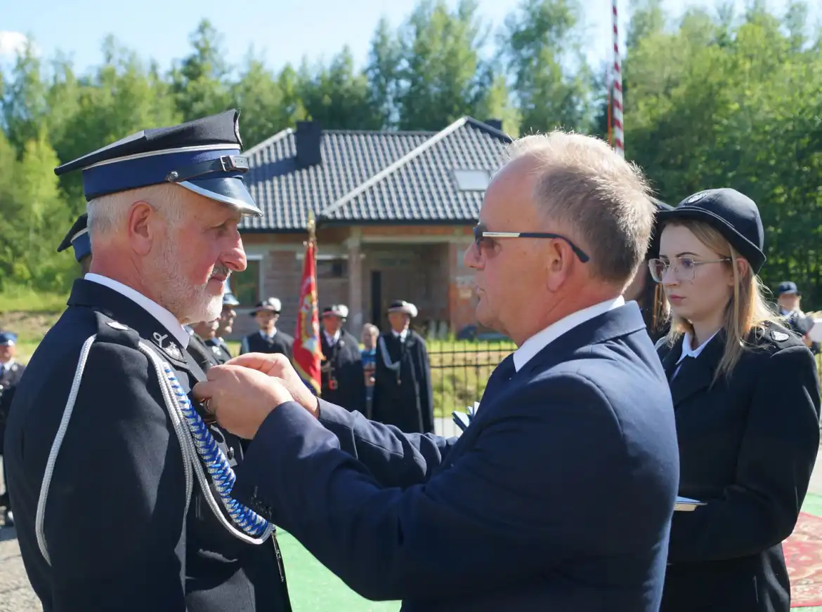 Nowy samochód i podziękowania za służbę na 70-lecie OSP Krużlowa Niżna