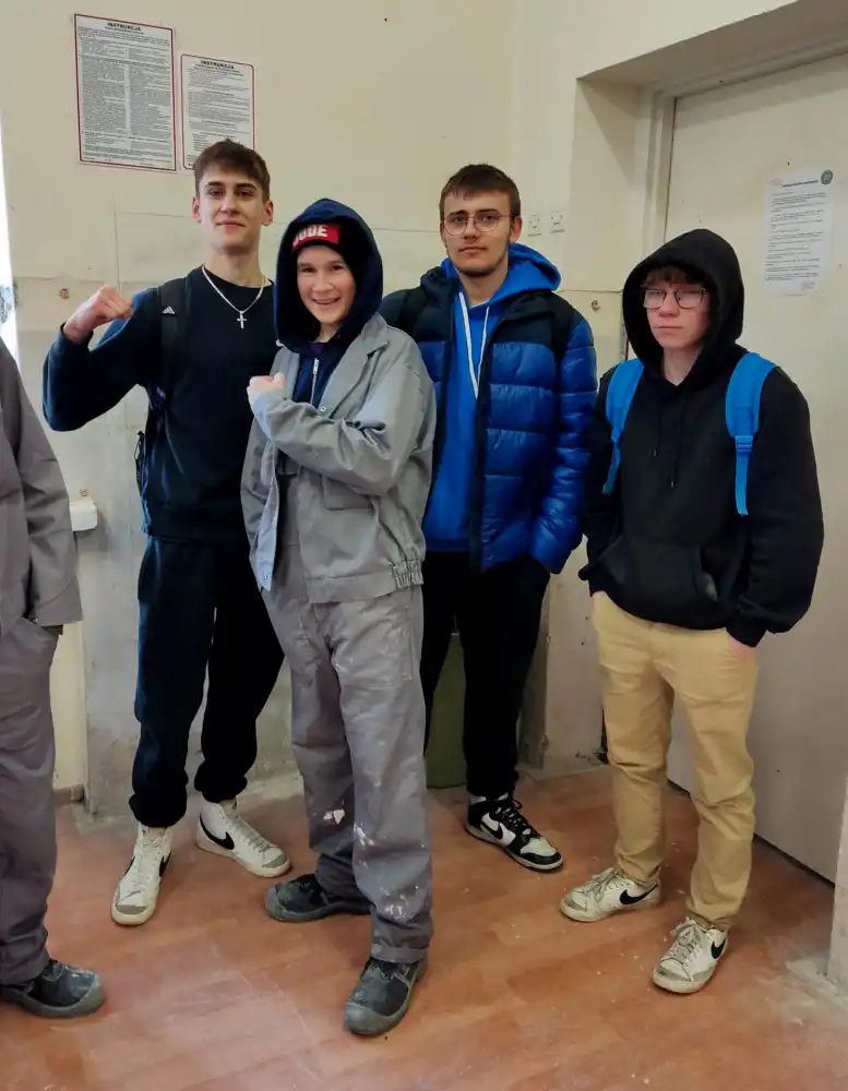 ZS w Łącku: świeżutkie rogaliki i warsztaty budowlane podczas Dnia otwartego