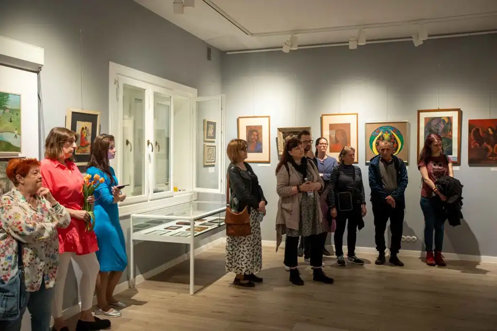 „Jadą wozy kolorowe…” - wystawa o tradycjach romskich w Muzeum Nikifora