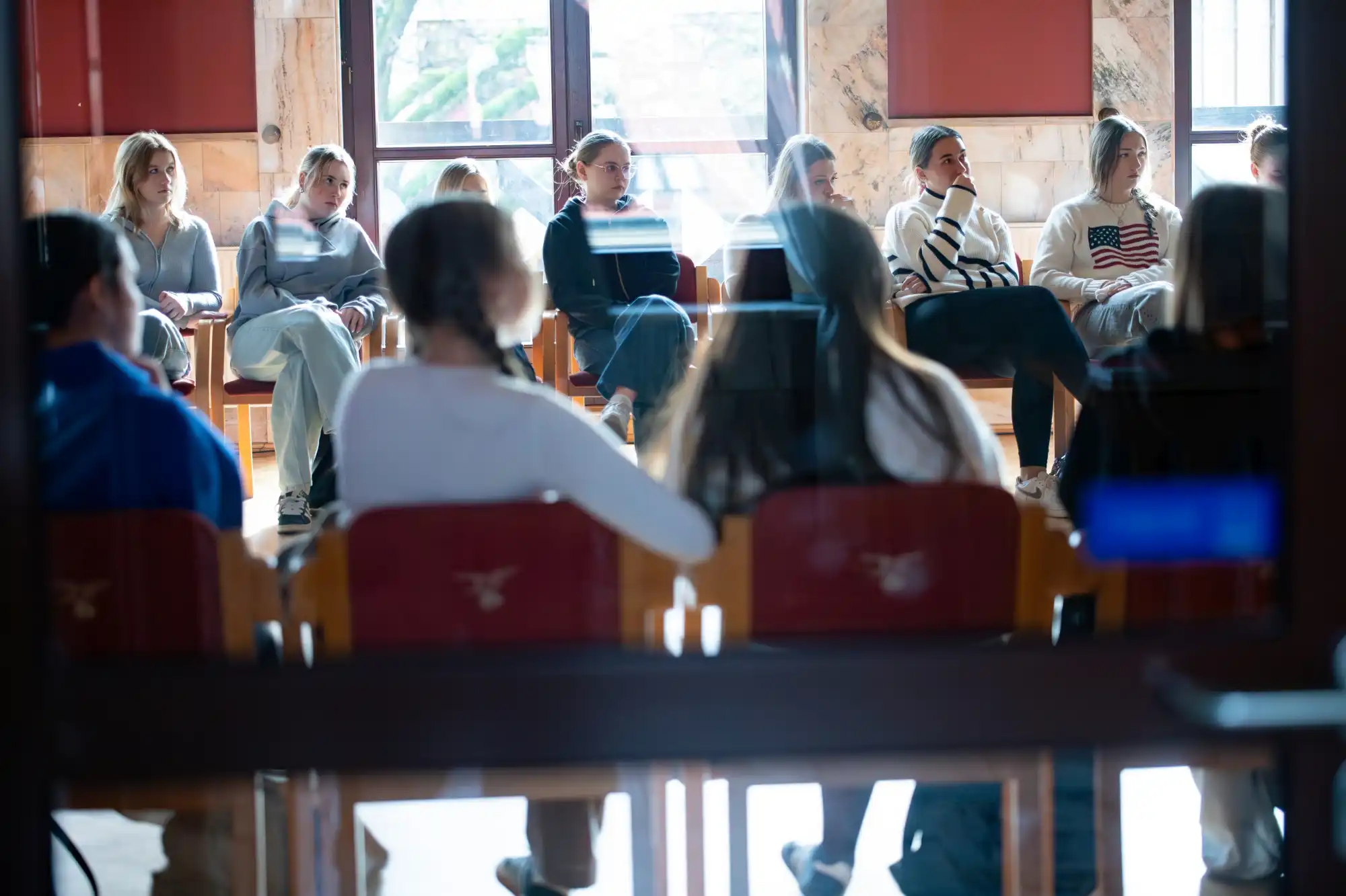 Hołd dla płonącego miasta. Trauma wojenna oczami artystów i psychologów