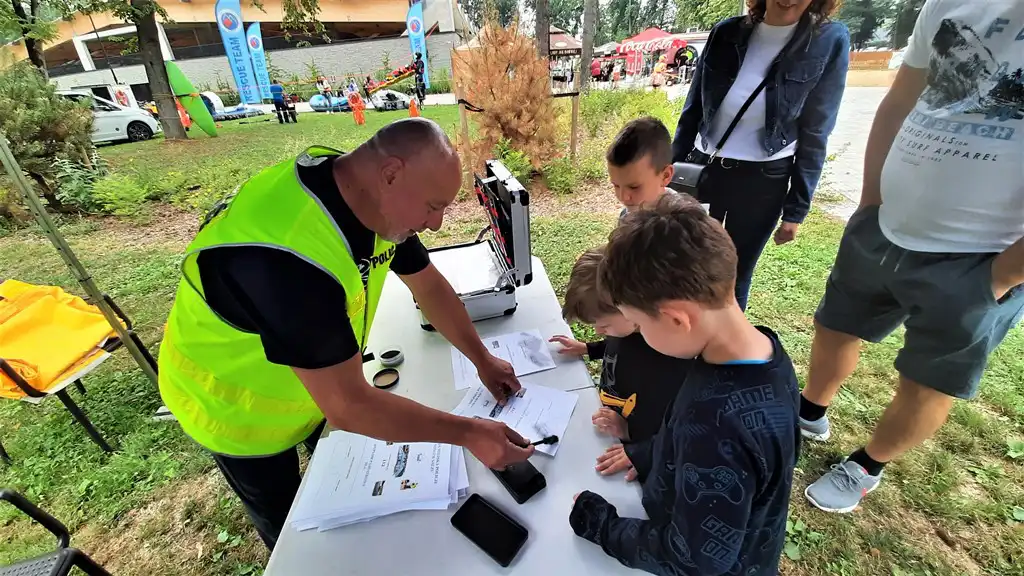 Inauguracja "Bezpiecznych Wakacji 2022" z sądeckimi policjantami