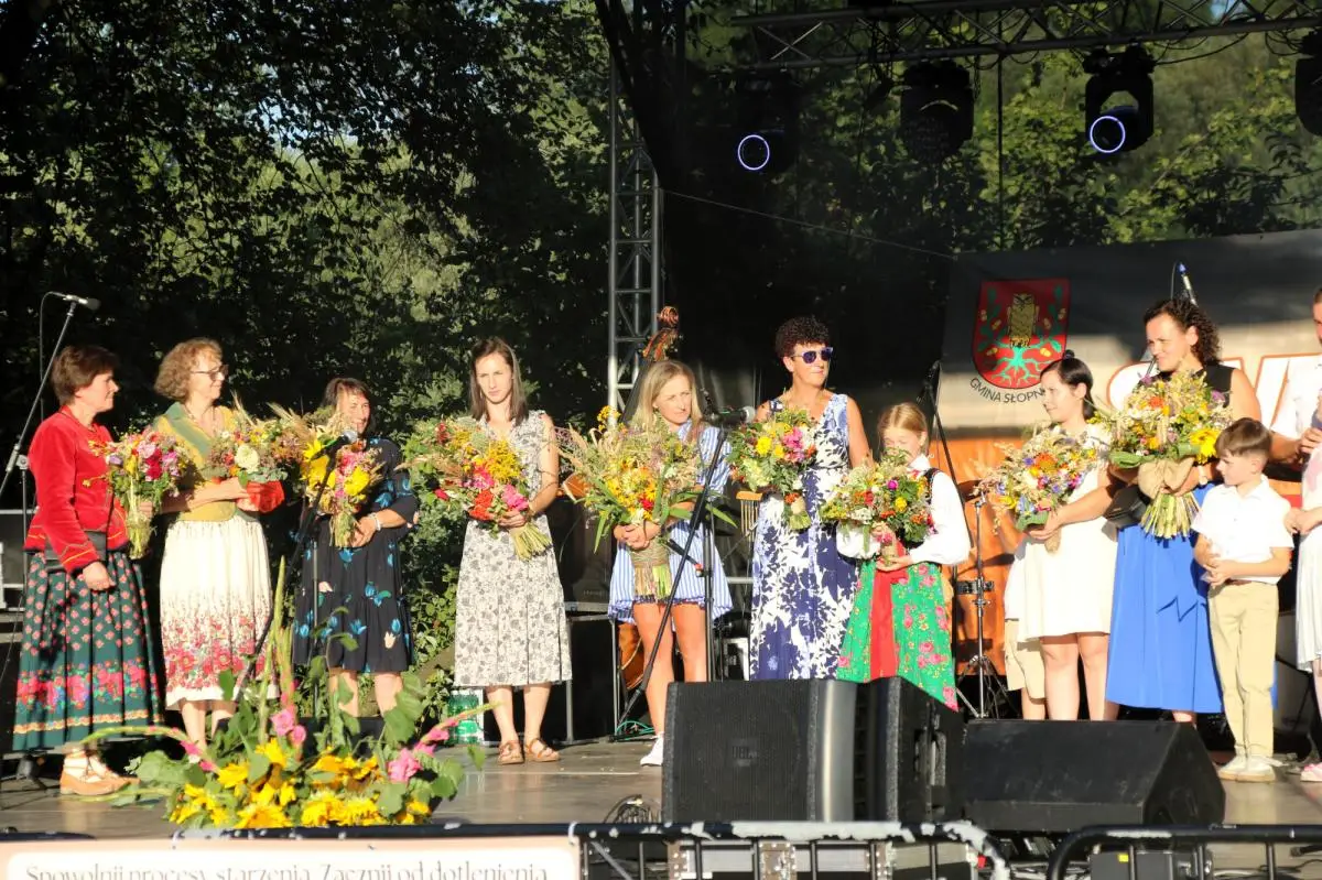 Słopnice świętowały 15 sierpnia. Był dożynkowy wieniec, bukiety zielne i koncert Ciupagi
