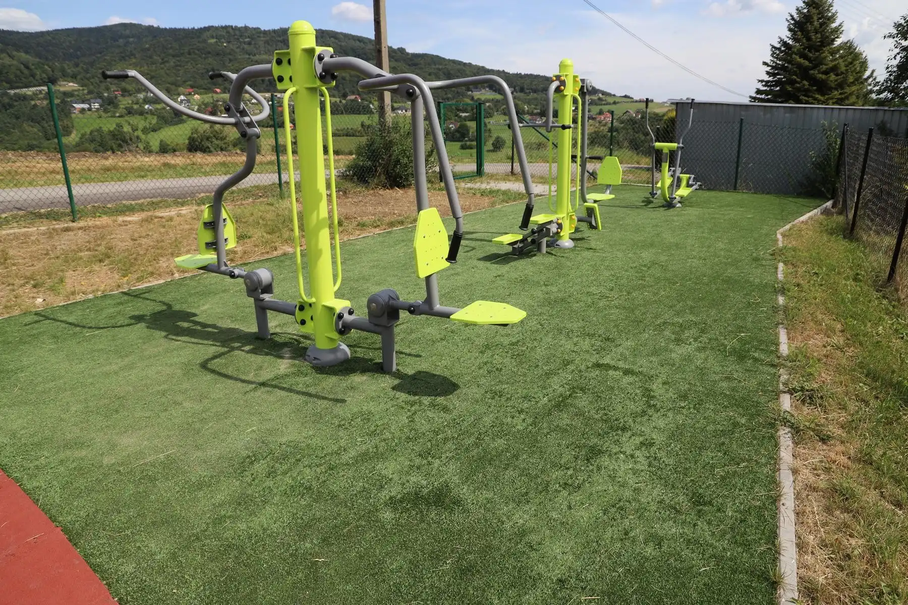 Nowy plac zabaw i siłownia zewnętrzna w Pasierbcu